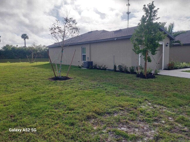 Building Photo - 5405 Fantasy Dr