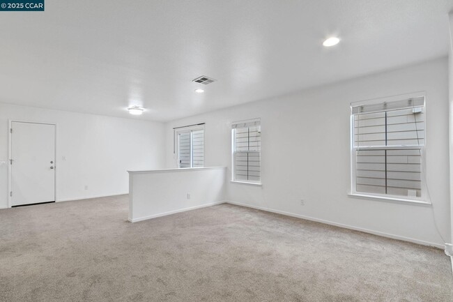 Building Photo - 3200 Puffin Cir