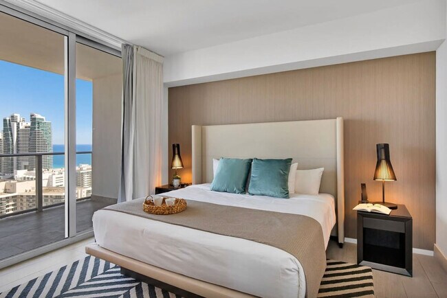 Building Photo - 4010 S Ocean Dr