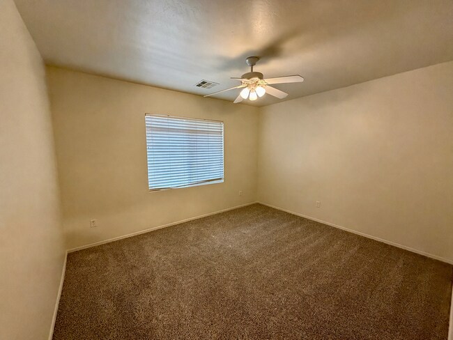 Building Photo - 2540 W Hawks Eye Ave