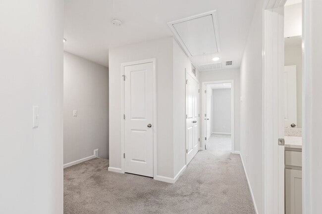 Building Photo - Stylish 4-Bedroom Townhome with Backyard O...