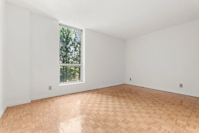 Building Photo - 33 Pond Ave