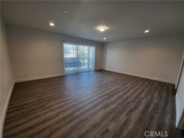 Building Photo - 14614 Vanowen St