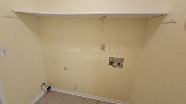 Building Photo - 2416 Newgate Dr