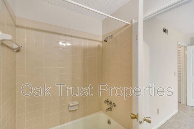 Building Photo - 593 Travelers Blvd