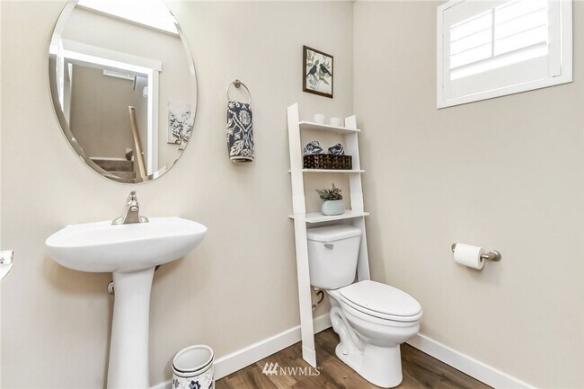Building Photo - Beautiful Snoqualmie home available for mo...