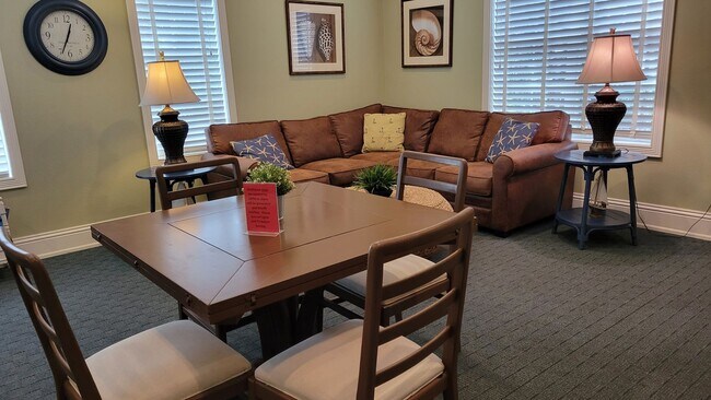 Building Photo - Annual UNfurnished 2/2 ground floor condo ...