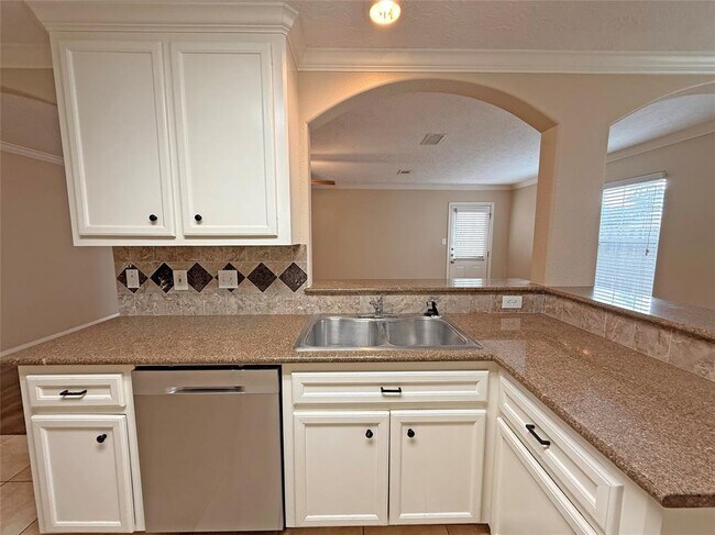 Building Photo - 18421 Sunrise Oaks Ct