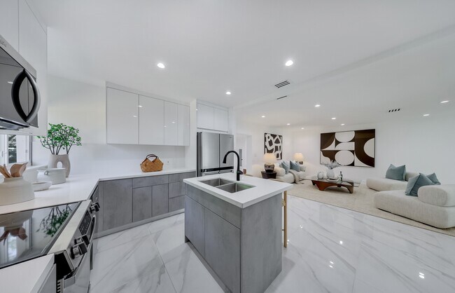 Building Photo - 871 NE 81st St