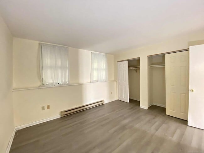 Building Photo - 99 Aspetuck Vlg