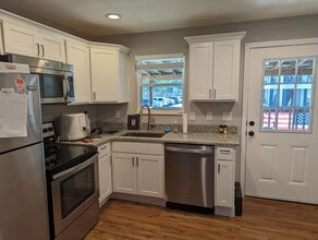 Building Photo - 105 James Agee St