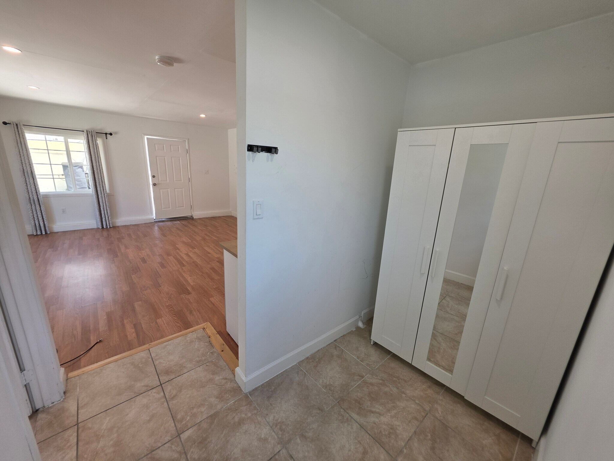Building Photo - 10533 Nassau Ave