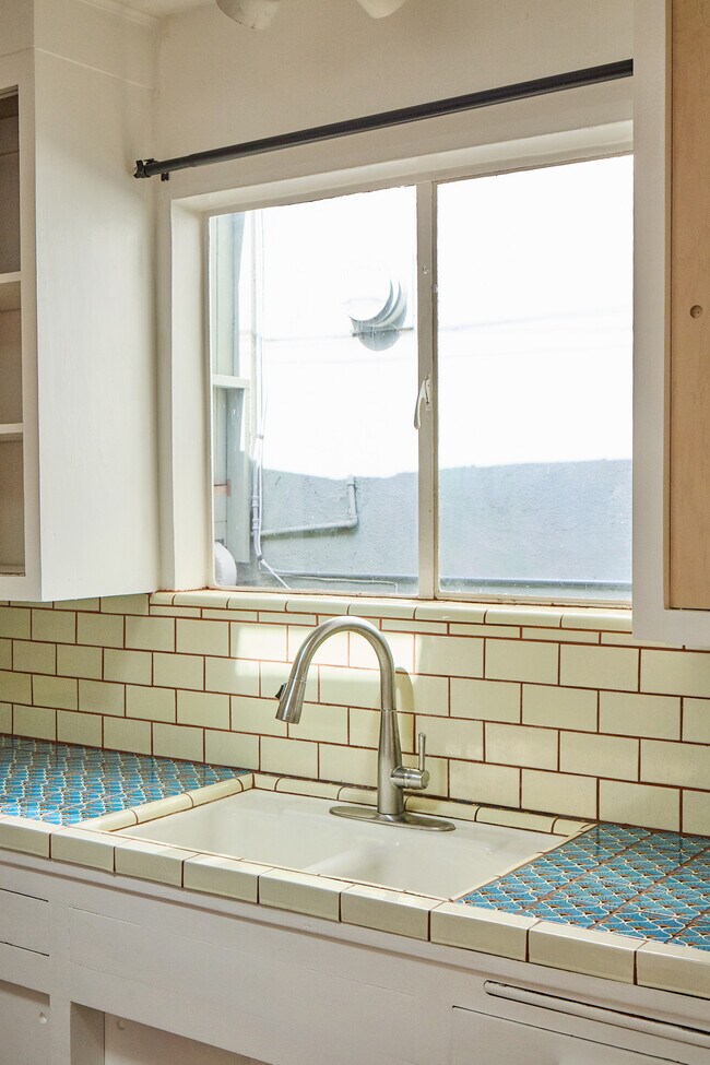 Building Photo - 6148 Glen Holly St