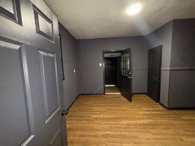 Building Photo - 1048 E McLemore Ave