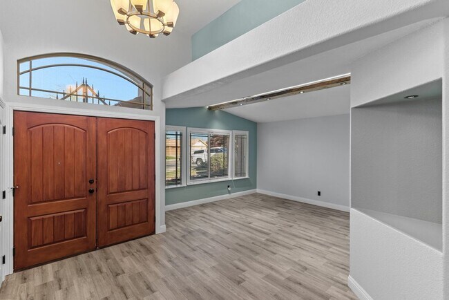 Building Photo - Spacious Single Story, 4 Bedroom "Henderso...