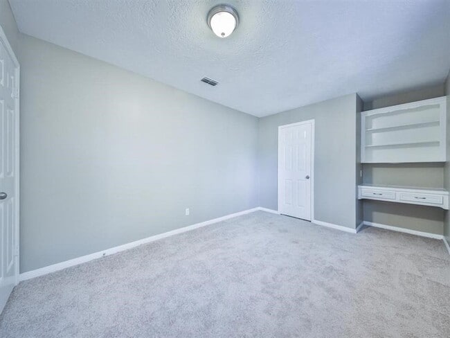 Building Photo - 10519 Laneview Dr