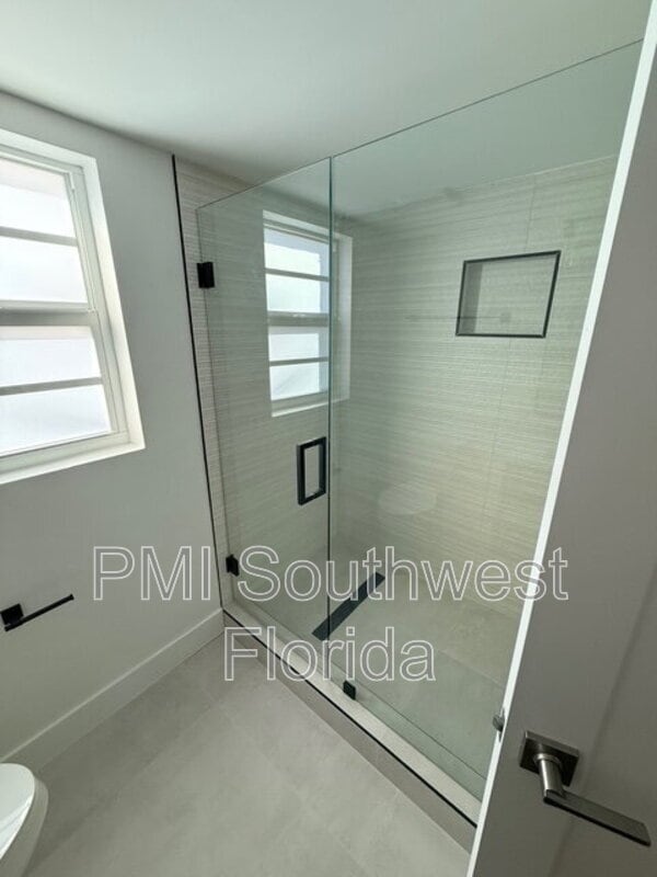 Building Photo - 5039 N Beach Rd