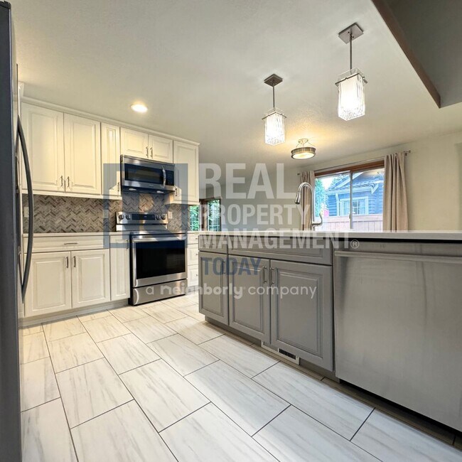 Building Photo - Remodeled Rambler In Gem Heights neighborh...