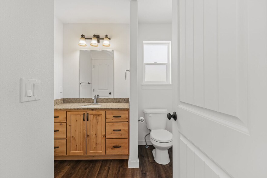 Building Photo - 1006 Pendulum Lane
