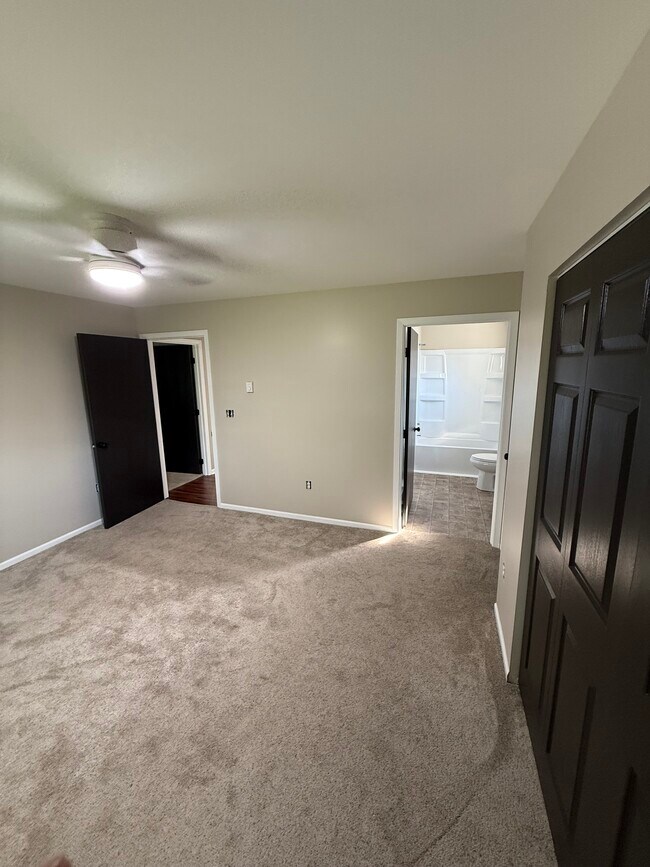 Building Photo - 514 Root Ave
