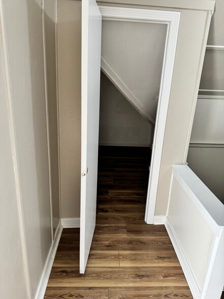 Building Photo - 413 Robinwood Rd