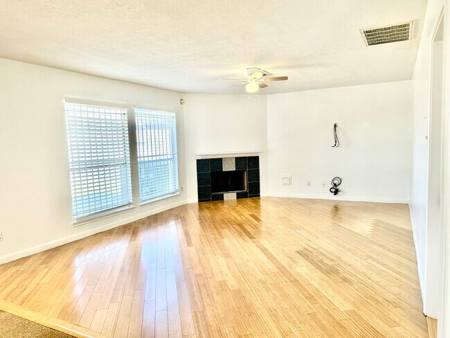 Building Photo - 7110 Favian Ct