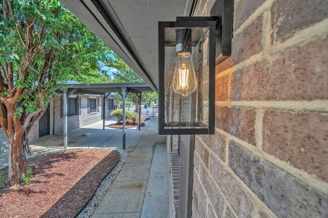 Building Photo - 408 Regina St