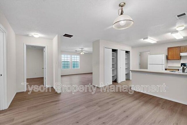 Building Photo - 8001 Vinemont Pl NW