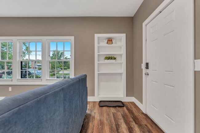 Building Photo - Furnished 1-Bedroom Lower Apartment on Main St