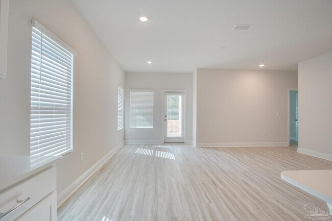 Building Photo - 8422 Riverstone Dr