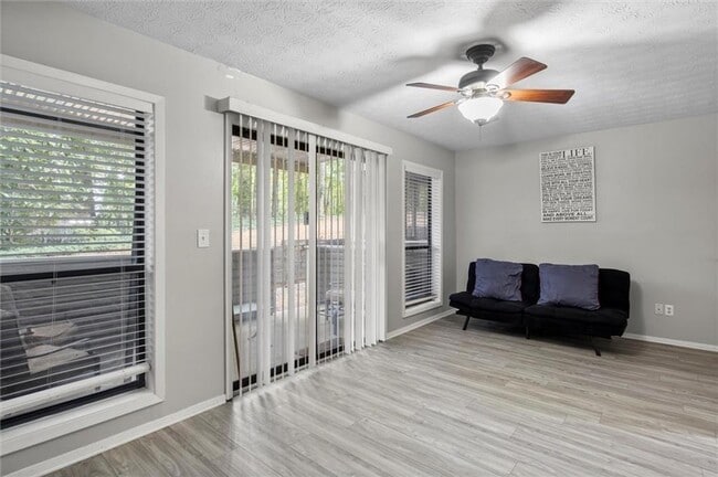 Building Photo - 401 Wynnes Ridge Cir SE