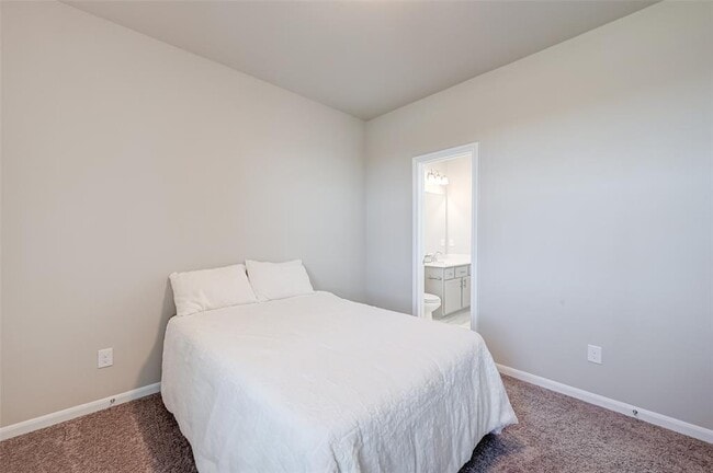 Building Photo - 2523 Terrace Point Dr