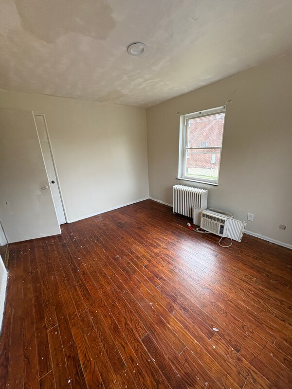 Building Photo - 14 W Victory Dr