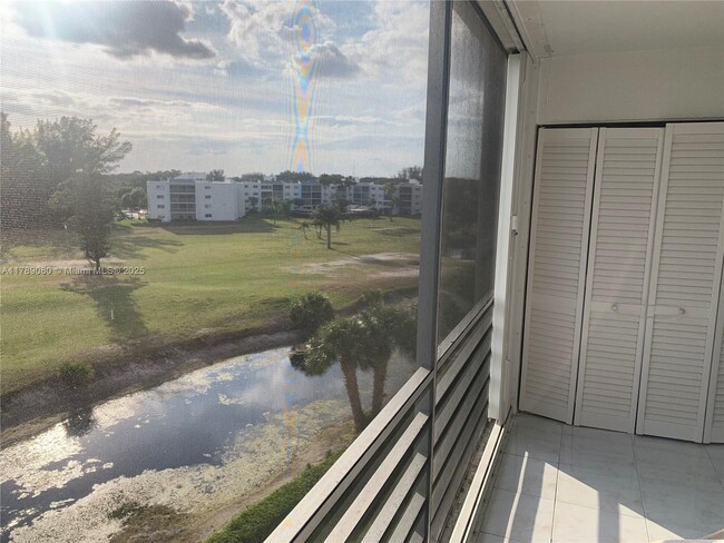 Building Photo - 3465 Via Poinciana