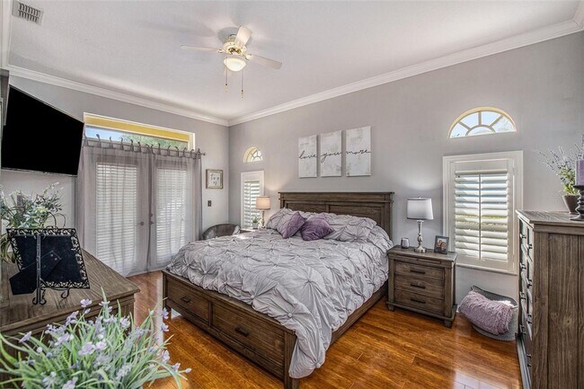 Building Photo - Beautifully updated Pool Home!!