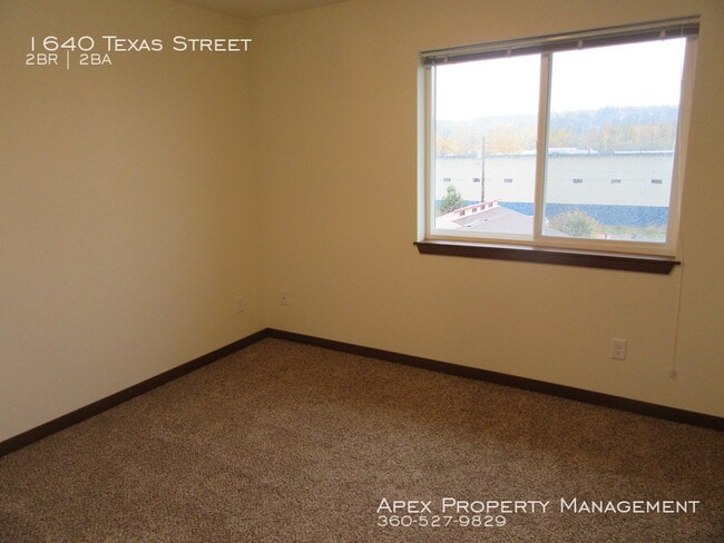 Building Photo - Central Bellingham - Eureka Townhomes