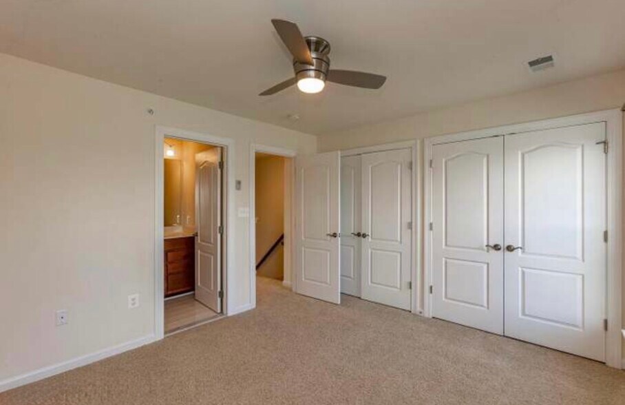 Building Photo - 7440 Riding Meadow Way