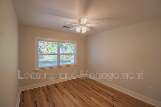 Building Photo - 1757 Skinner Ave