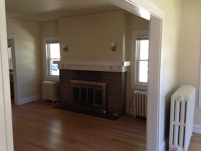Building Photo - 1830 E Kenwood Blvd