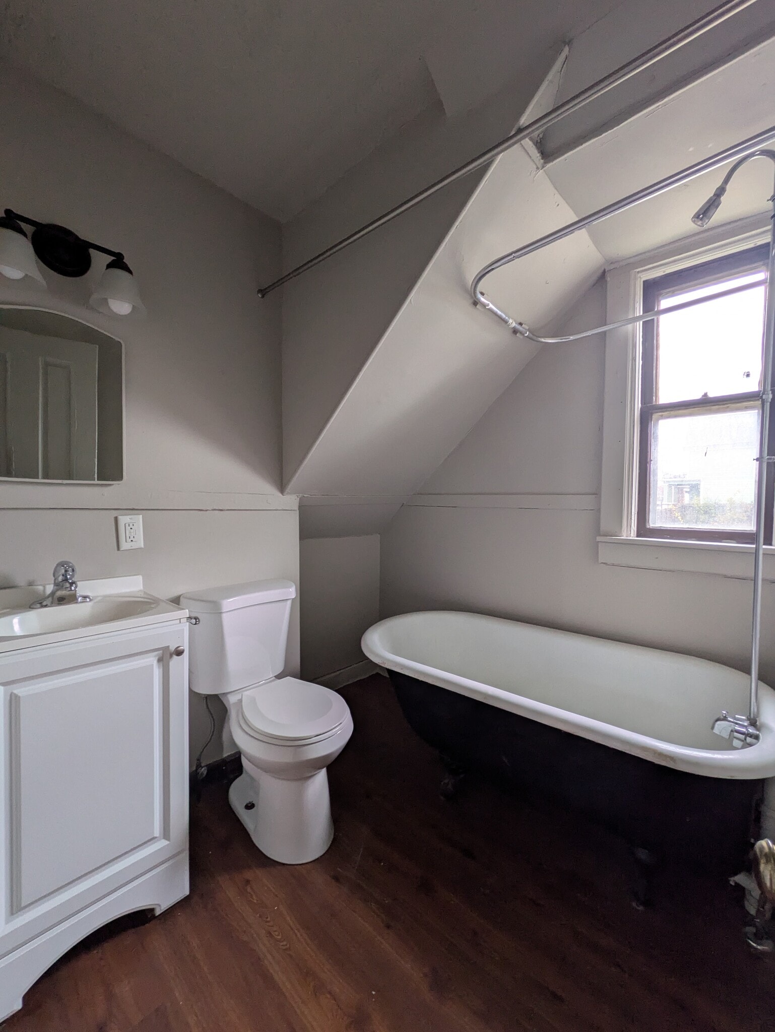 Building Photo - 878 Prospect Ave