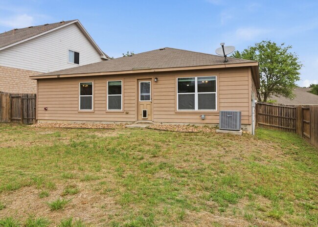 Building Photo - Charming 3-bedroom, 2-bath home located in the gated community of Southern Hills!