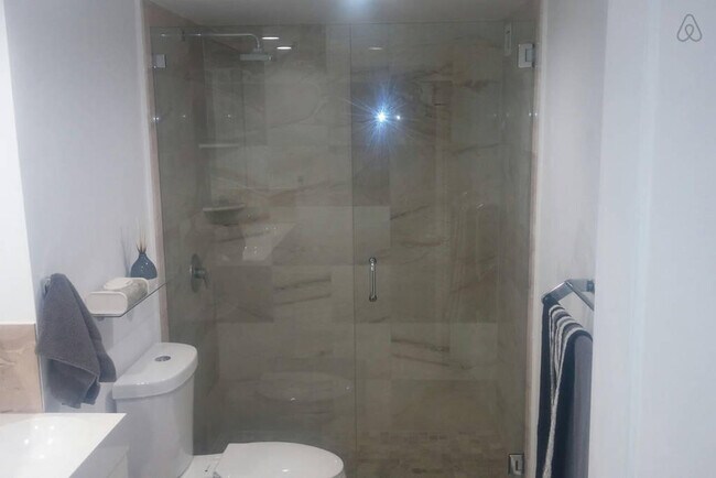 Building Photo - 1351 NE Miami Gardens Dr