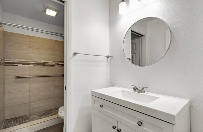 Building Photo - 5325 Newcastle Ave