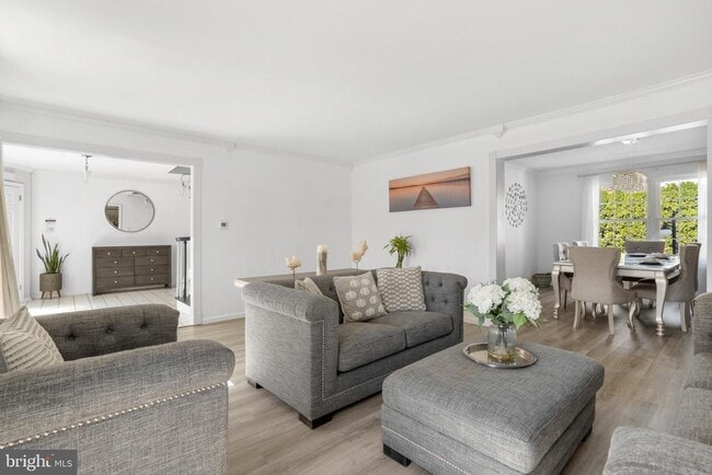 Building Photo - 5 Greenleigh Cir