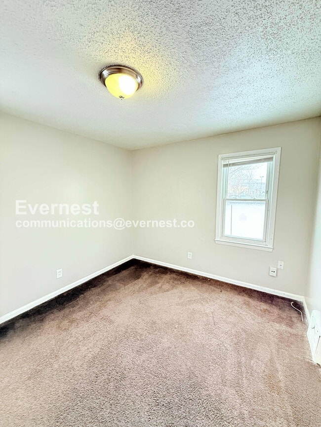 Building Photo - 6901 Heyden St