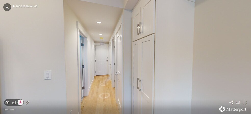 Building Photo - 208 Banks St