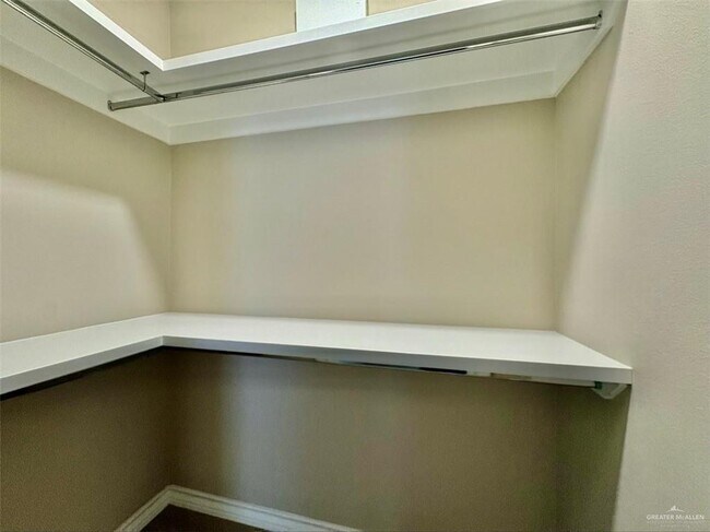 Building Photo - 11 Yankton St