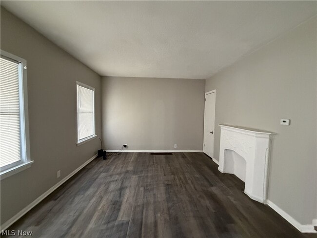 Building Photo - 15340 Yorick Ave