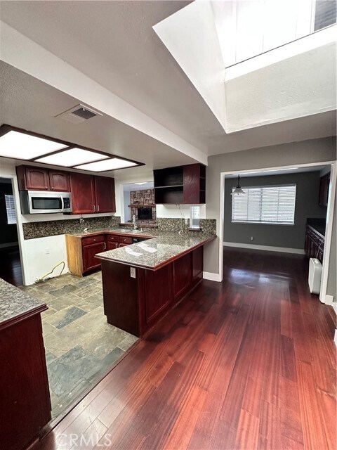 Building Photo - 2415 Mercedes Ave