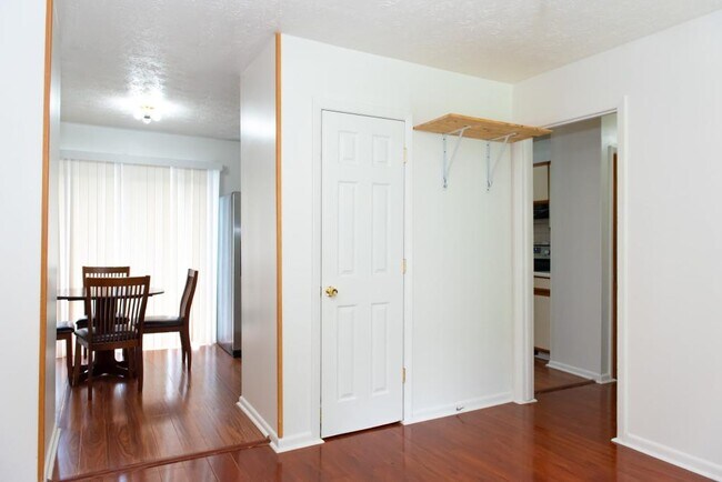 Building Photo - 6205 Fieldcrest Dr
